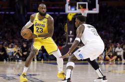 九游娱乐关于赛地聚焦——NBA季后赛今夜热度飙升，洛杉矶湖人临场应变，底气十足，训练强度明显提升的信息