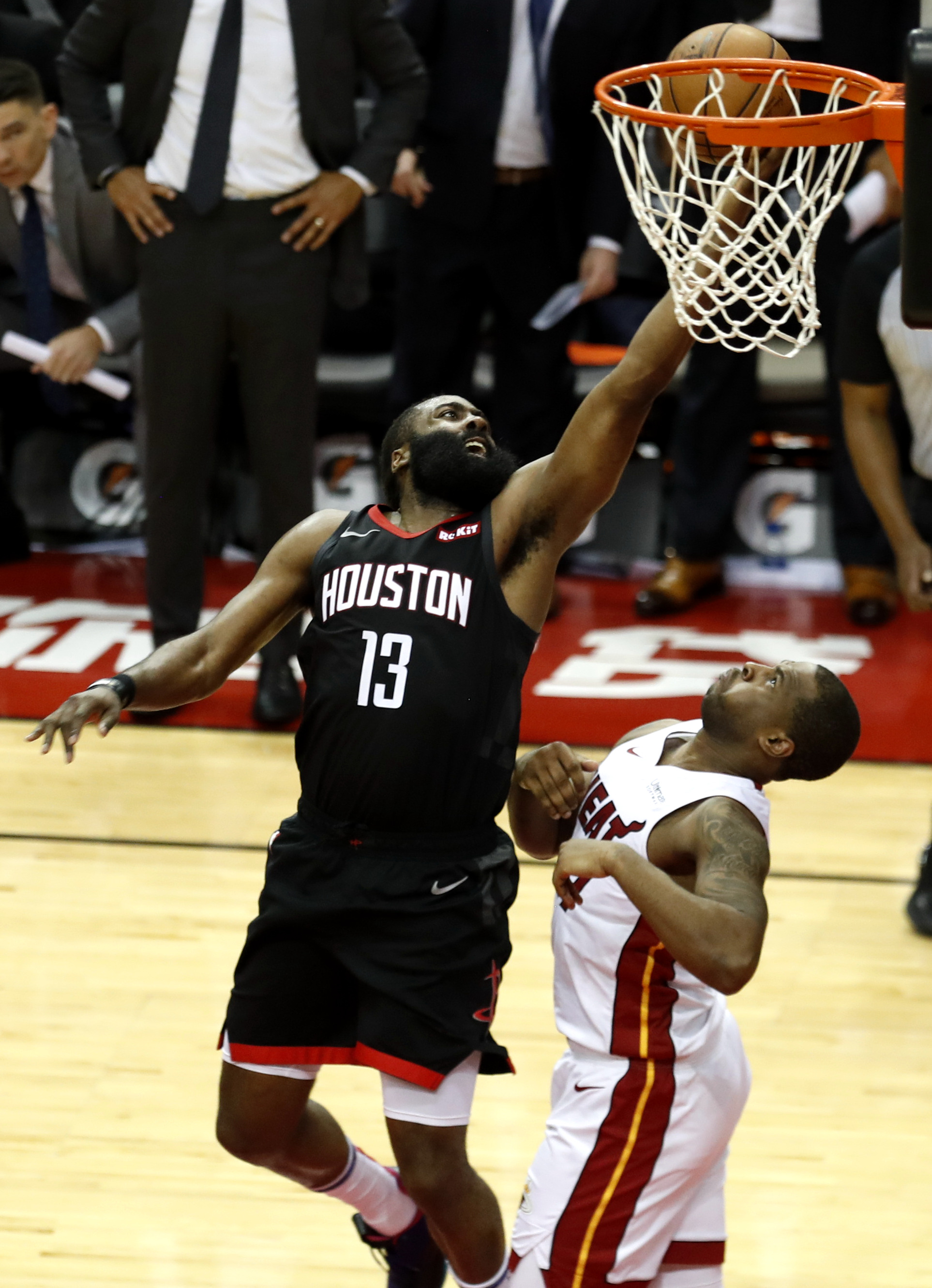 热传：哈登单杆最高分定格1(nba哈登单场得分最高分得多少分)
